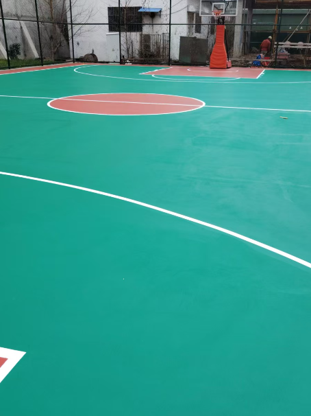 利川 球场长期使用易出现地面开裂